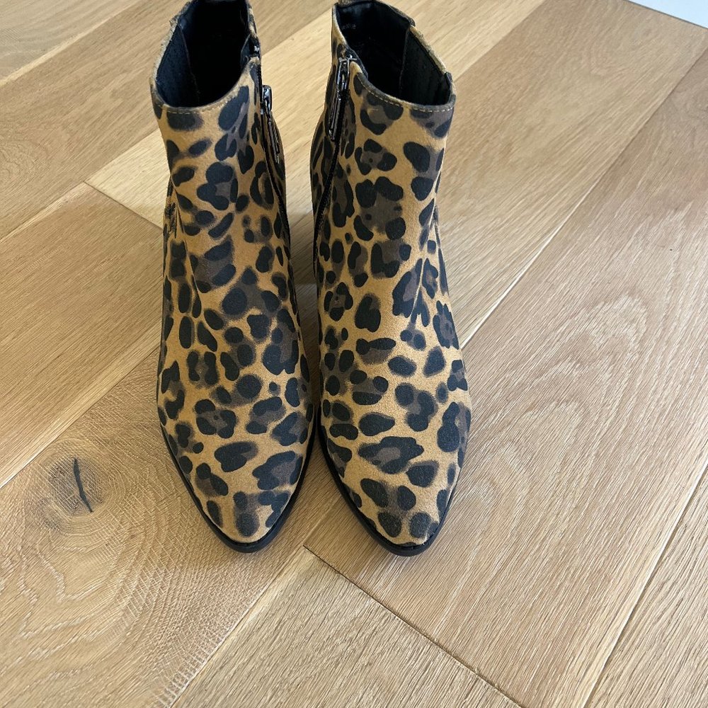 Blondo leopard print waterproof boot